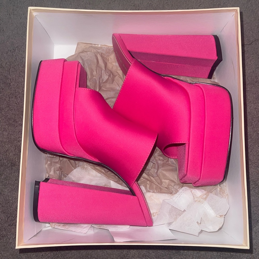 chuncky satin heels